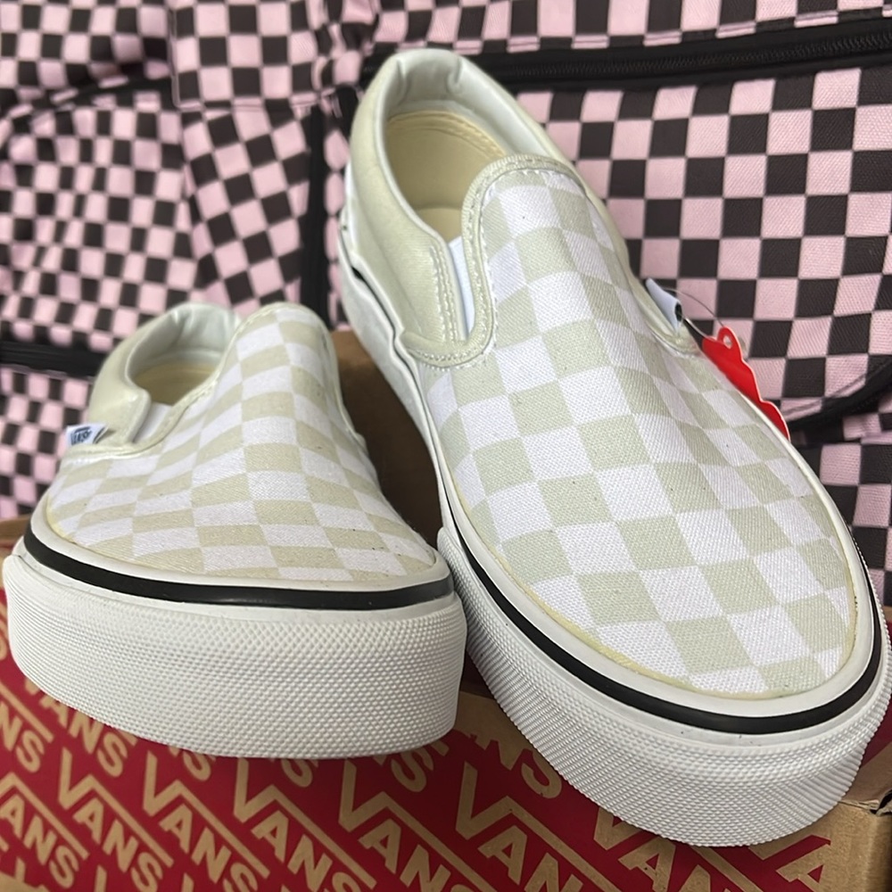 Vans WMNS CLASSIC SLIP-ON
(CHECKERBOARD) BLUE FLOWER
VN0A38F7QCL
Sneakers - Picture 7 of 16